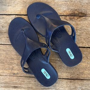 NWT OKA b. Navy Cape Cod Blue Flip Flop Sandals Size L Fits 10 - 11